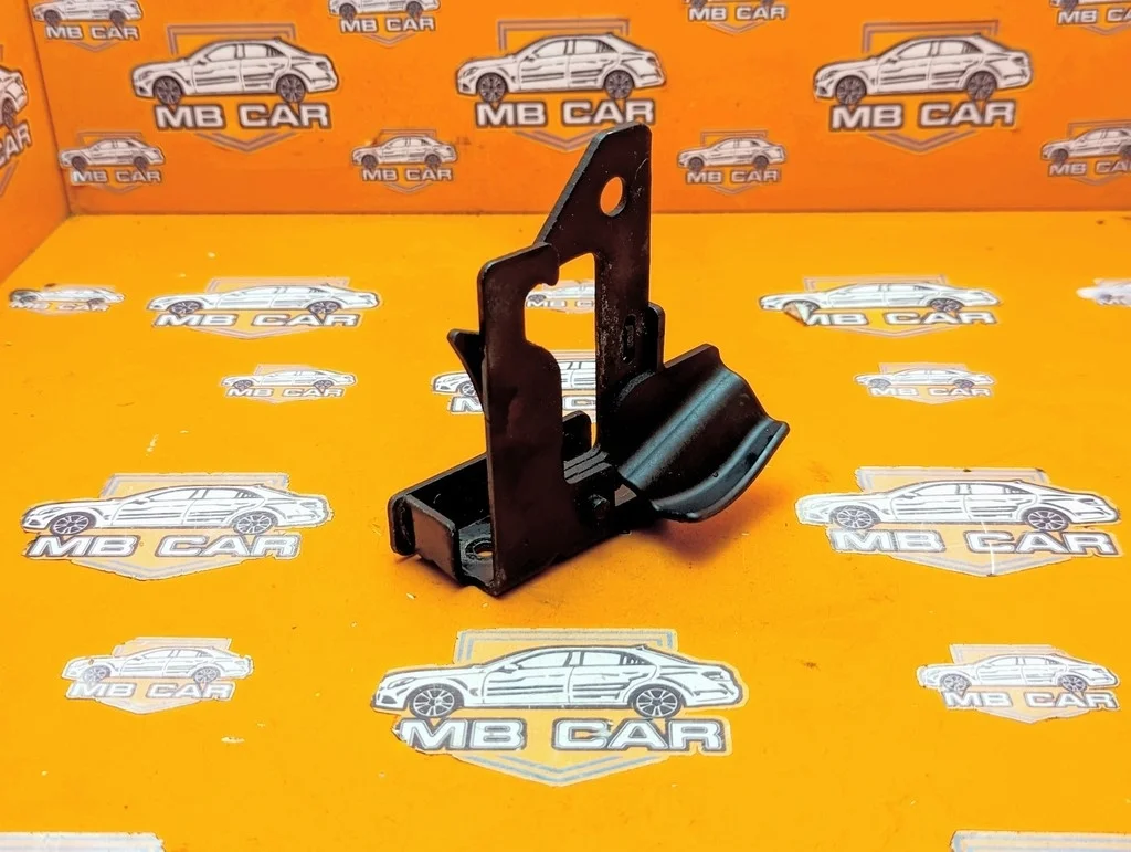 Замок капота Mercedes-Benz