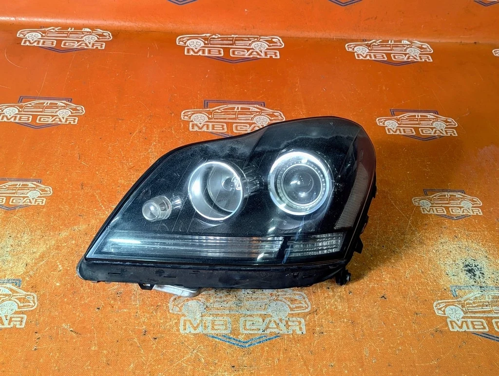 Фара левая Mercedes-Benz