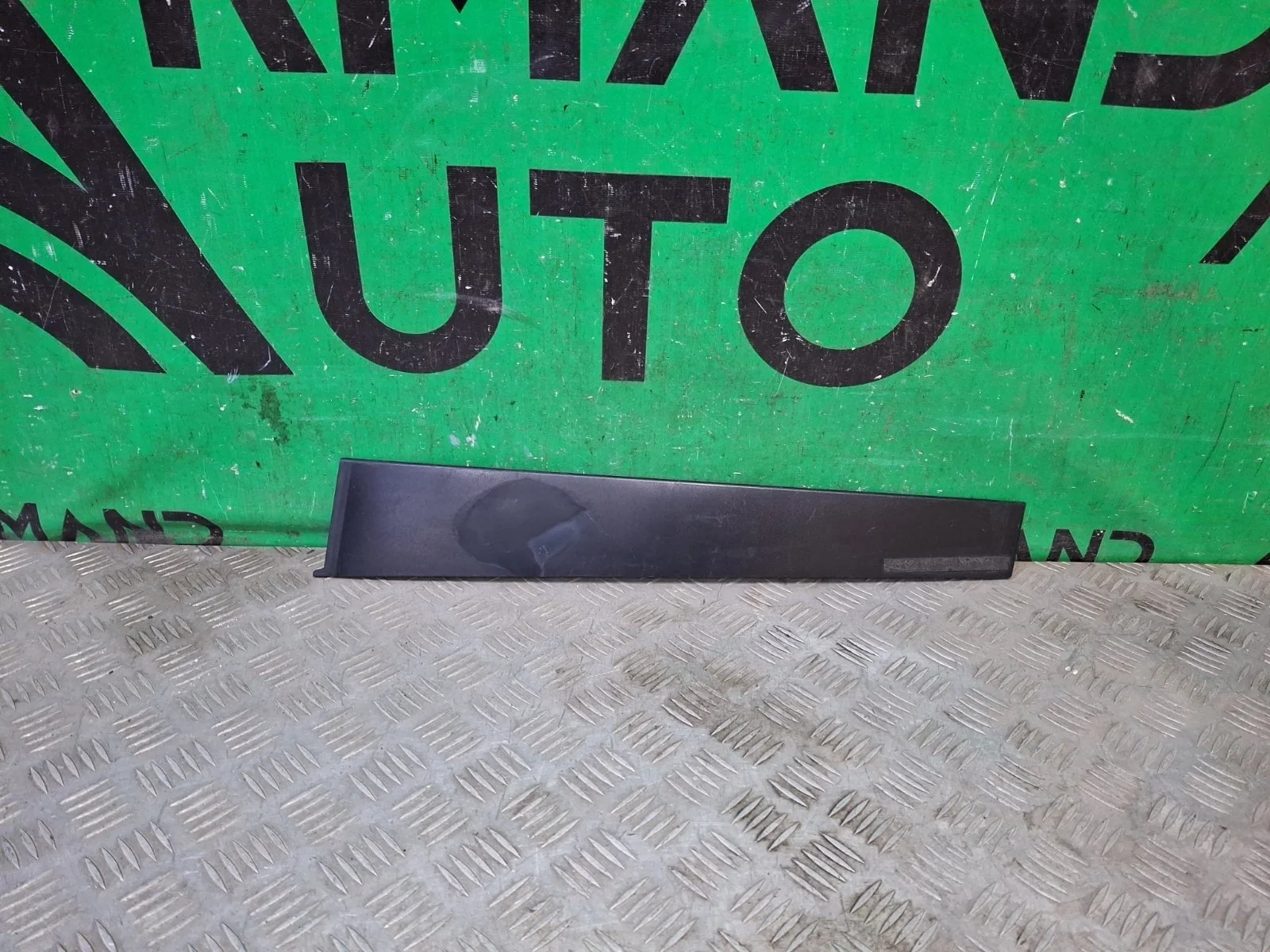 Накладка стойки двери Toyota Land Cruiser 2007-2021