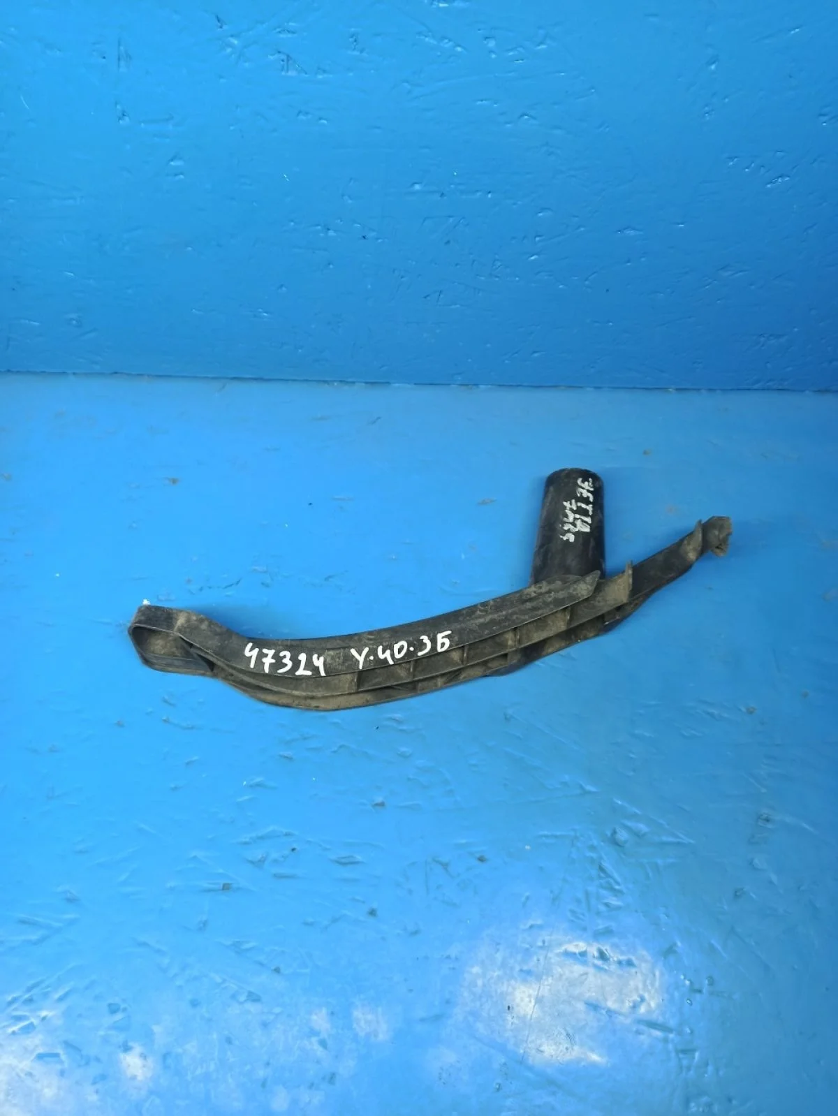 Крепление переднего бампера Volkswagen Jetta 5