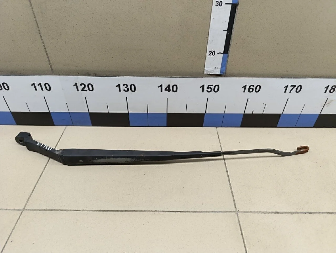 Поводок стеклоочистителя передний правый Matrix 2001-2010