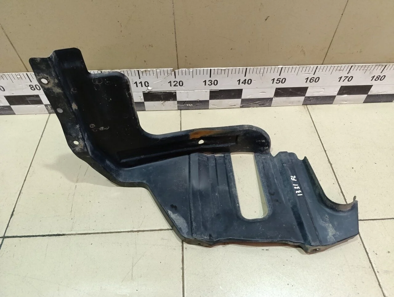 Пыльник двигателя боковой левый Matrix 2001-2010