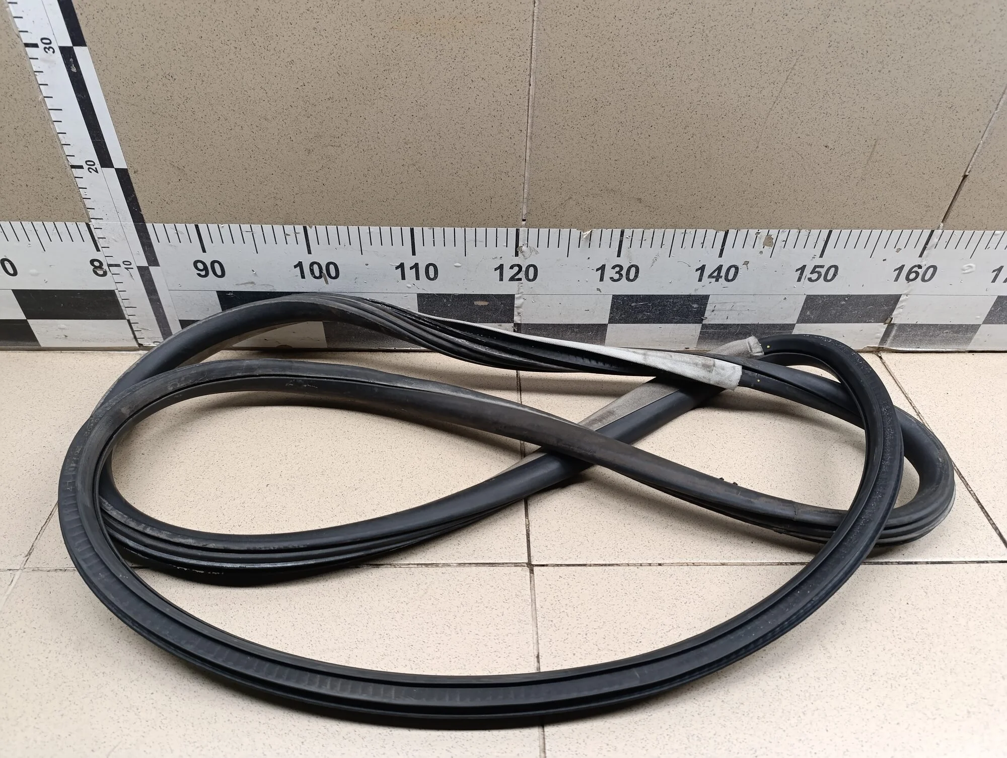 Уплотнитель двери Passat [B5] 1996-2000