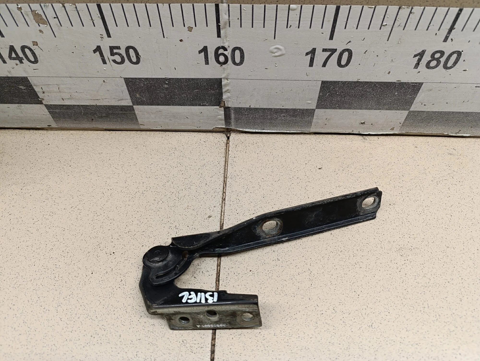 Петля капота левая Passat [B5] 2000-2005