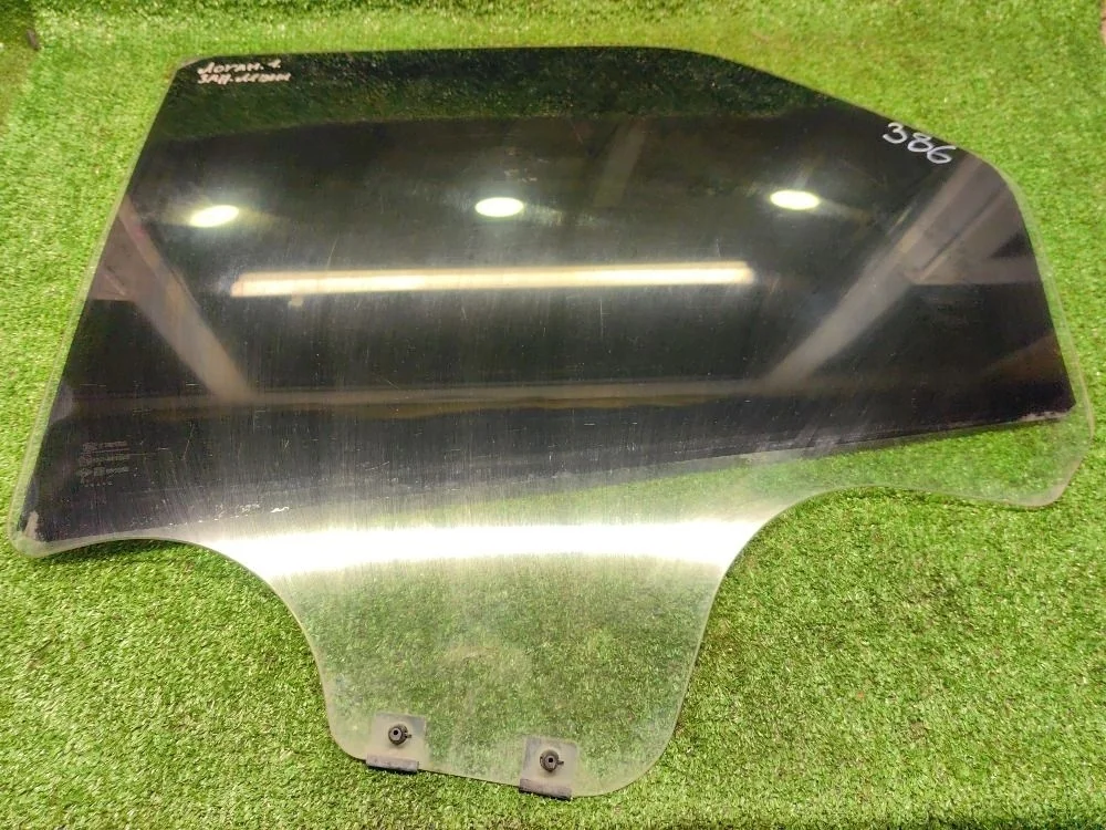 Стекло задней левой двери Renault Logan I