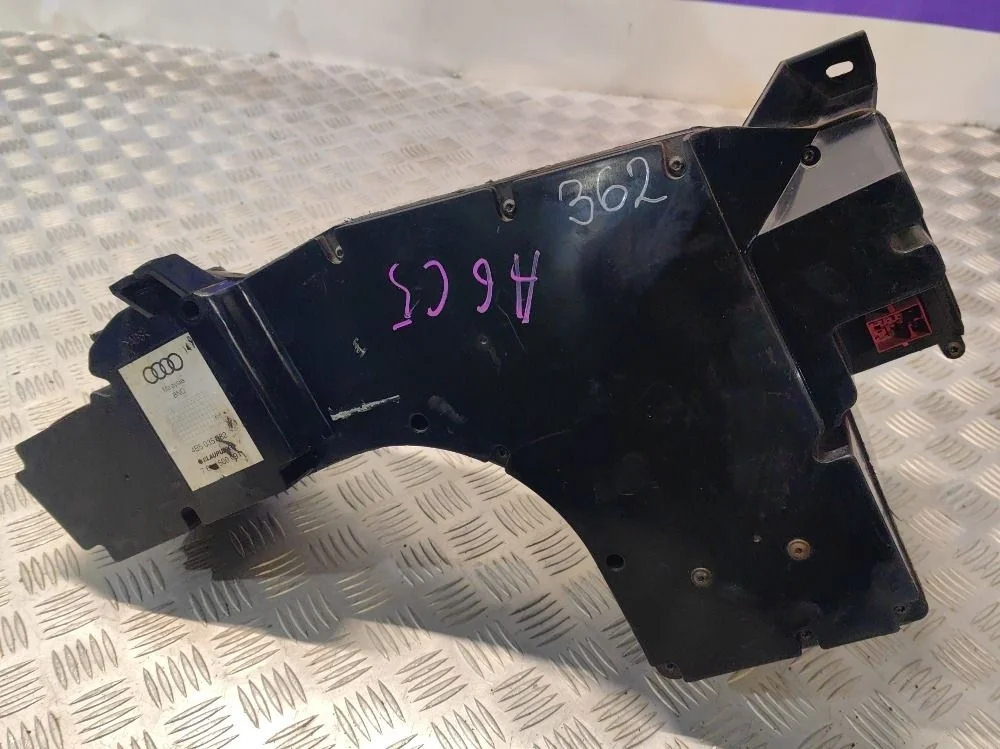 Сабвуфер Audi A6 C5