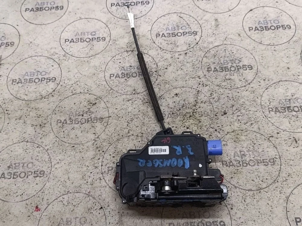 Замок двери задней правой Skoda Roomster I (2006—2010)