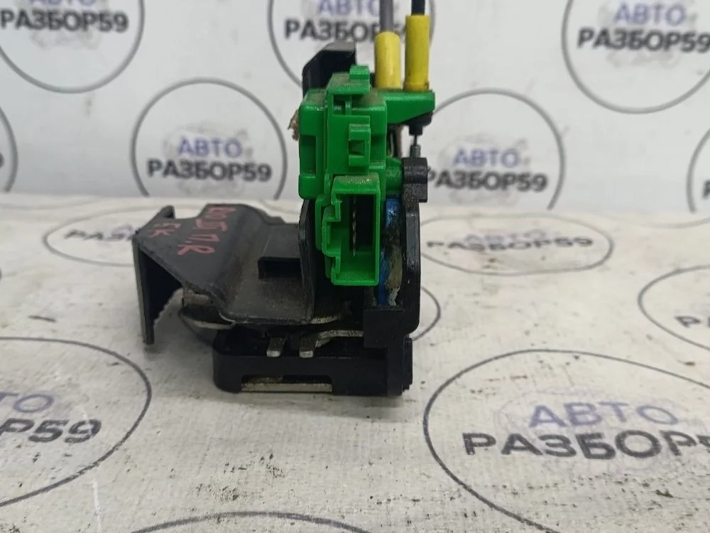 Замок двери передней правой Kia Rio III рестайлинг (2015—2017)