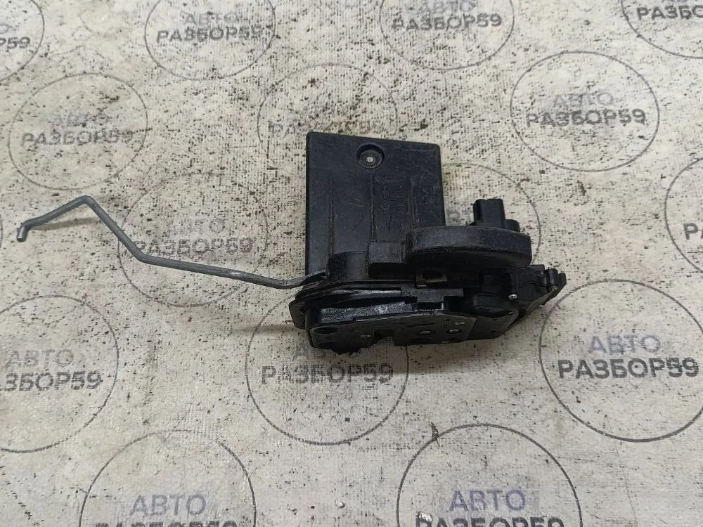 Замок двери передней правой Kia Cerato I (2003—2007)