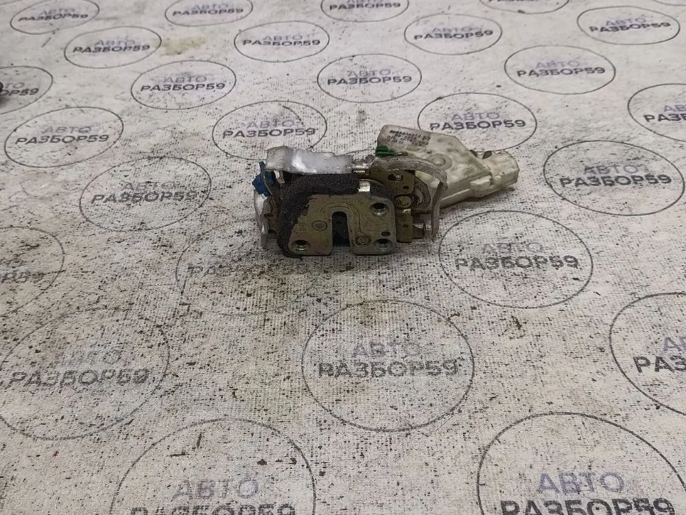 Замок двери передней правой Nissan Wingroad Y11 рестайлинг (2001—2005)