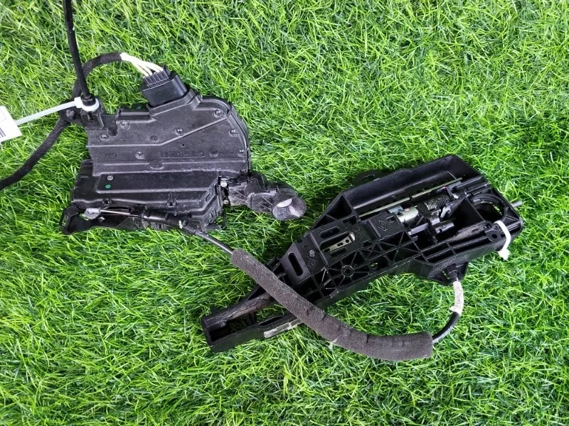 Замок двери Renault Captur 2013 805031332R J87 H5F, передний правый