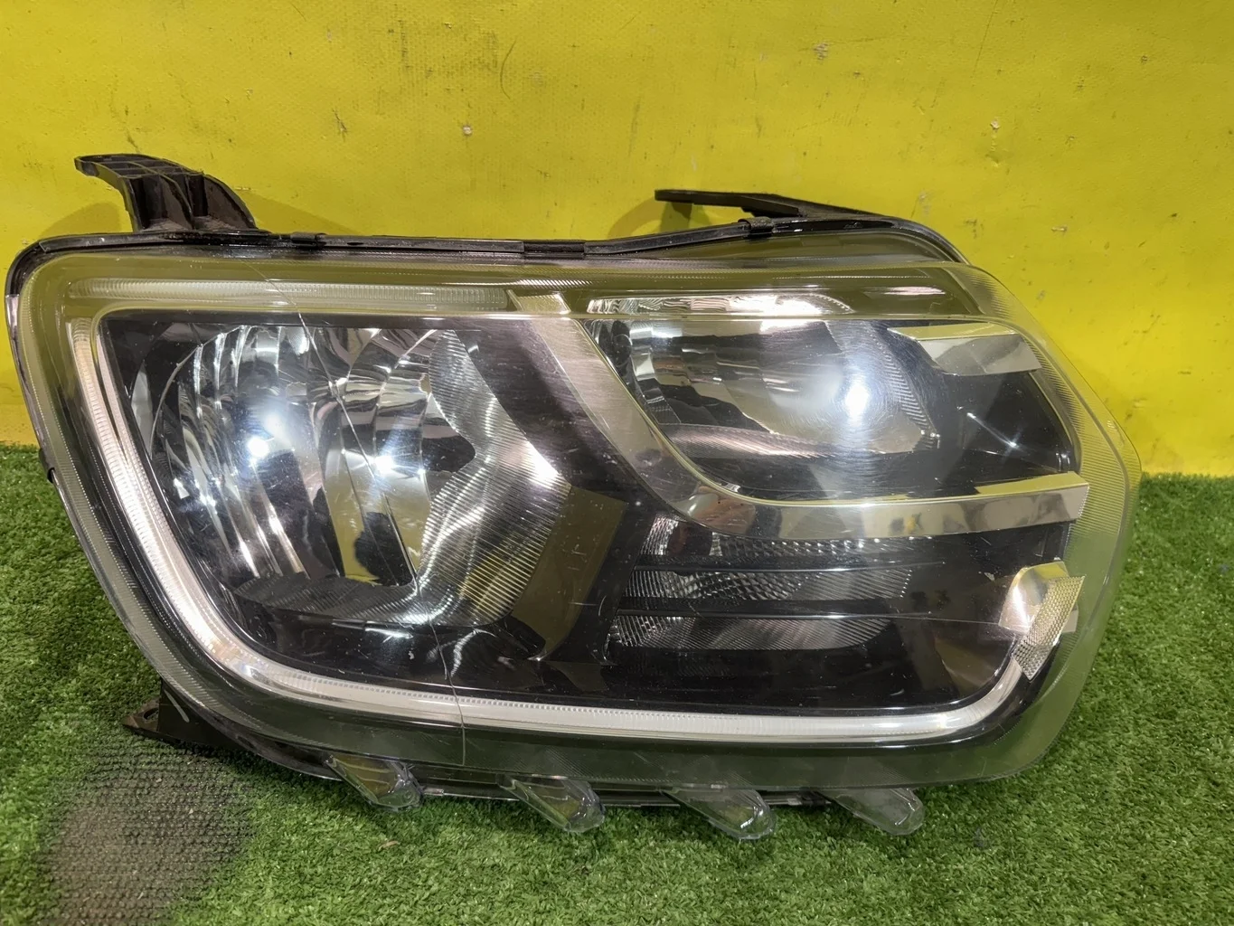 Фара правая  Renault Duster 2020 260103537R 41774