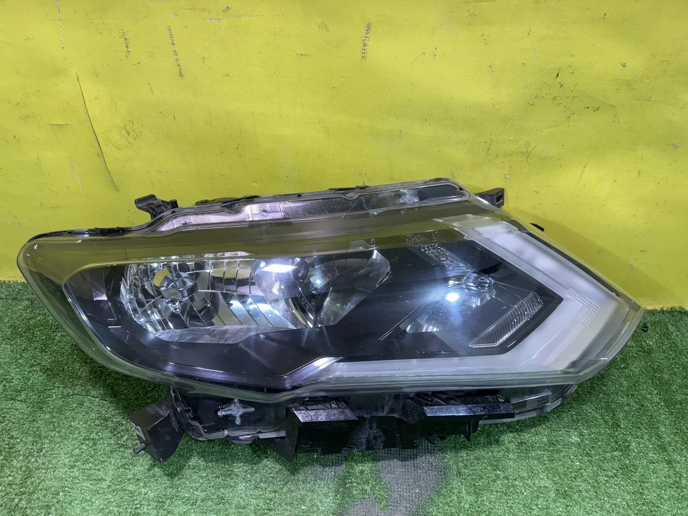 Фара правая  Nissan X-Trail (T32) 2018 260106FP1A 41775
