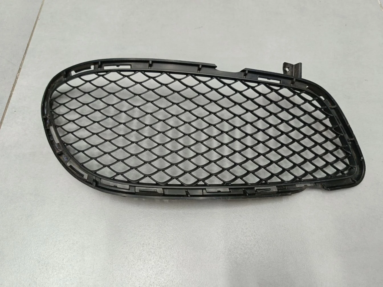 Решётка в бампер левая для Mercedes CLS-klasse W218 2010-2017