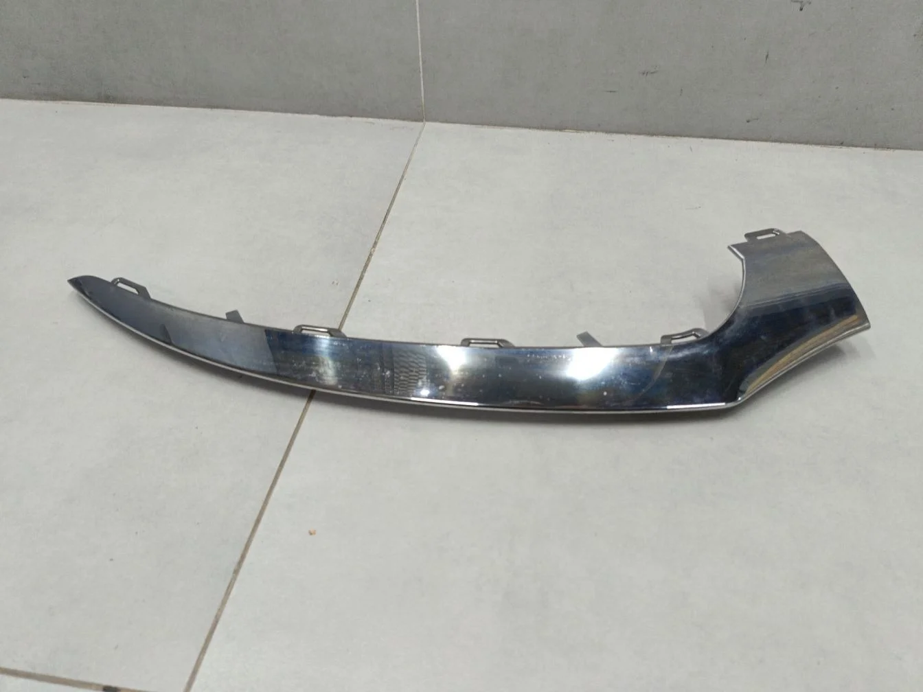 Накладка переднего бампера правая для Mercedes CLS-klasse W218 2010-2017