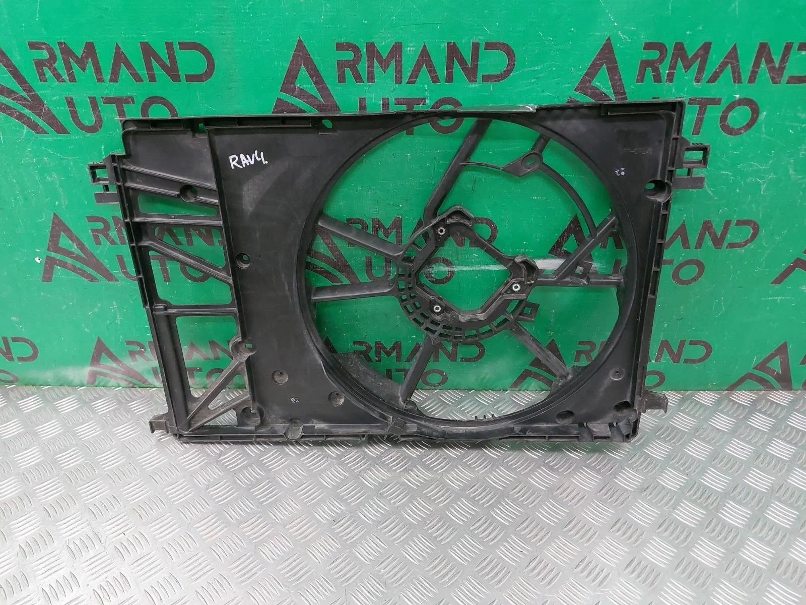 Диффузор вентилятора Toyota Camry 2017-нв 8 XV70