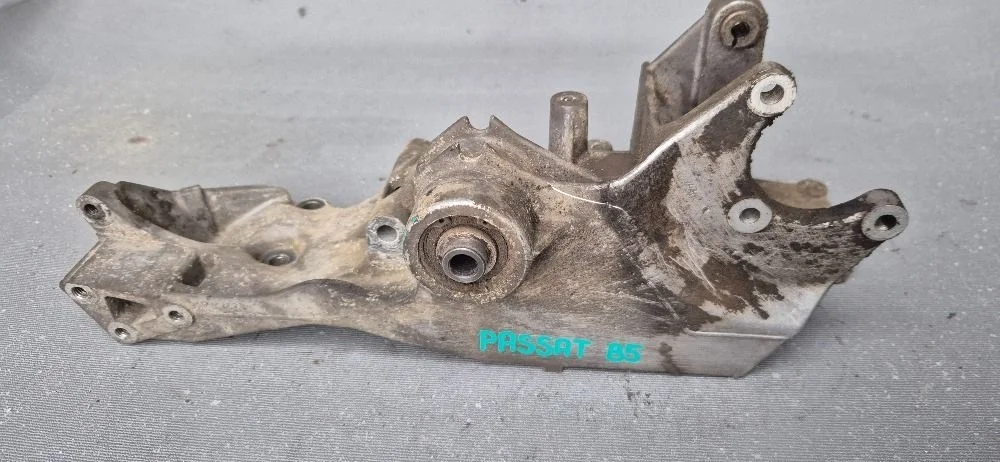 Кронштейн генератора VW Passat (B5) 2000-2005