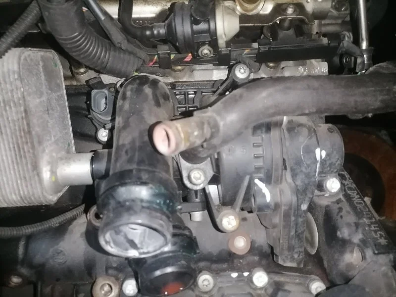 Помпа Audi A4 2011 8K2