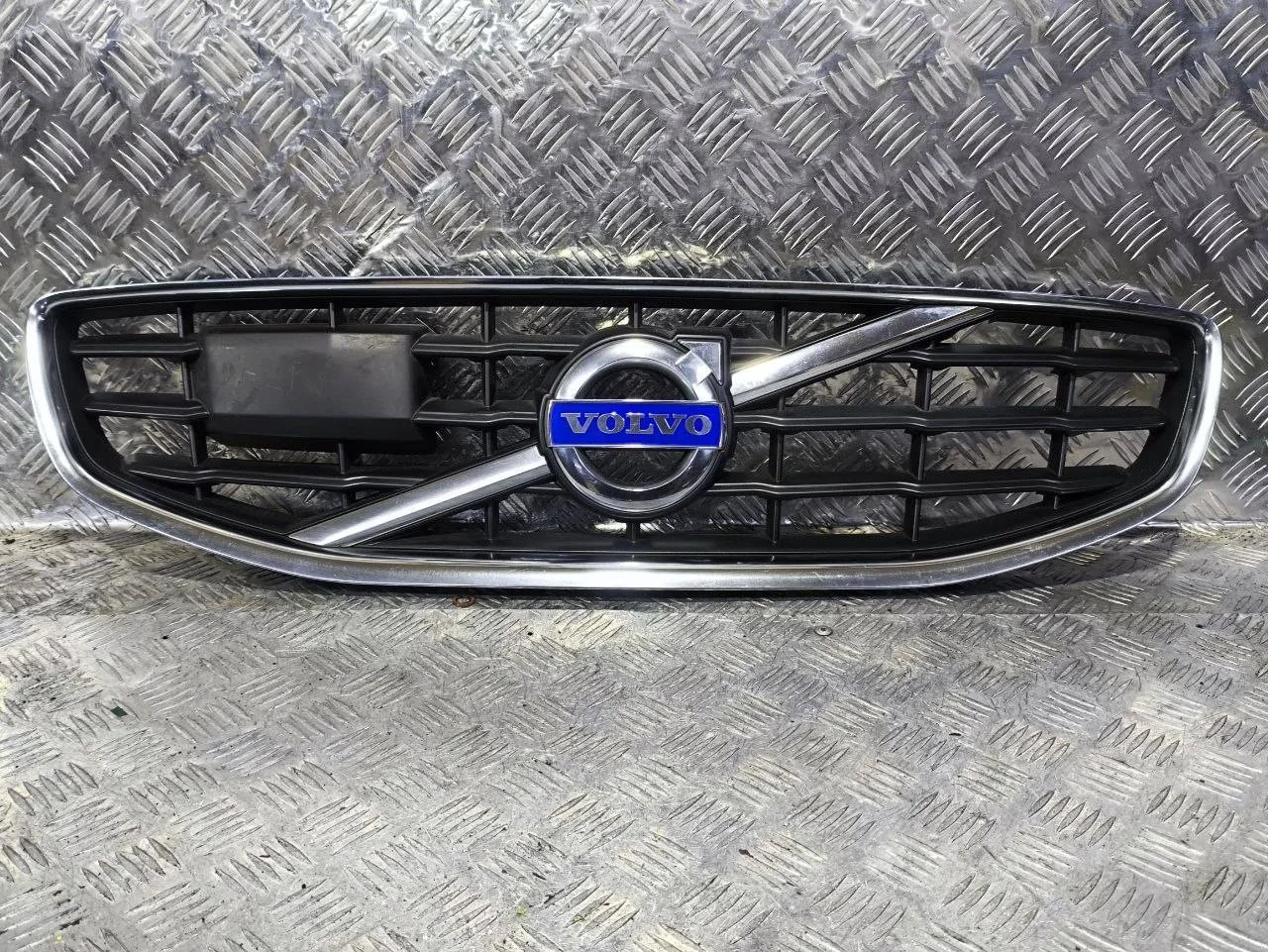 решетка радиатора Volvo S60 2