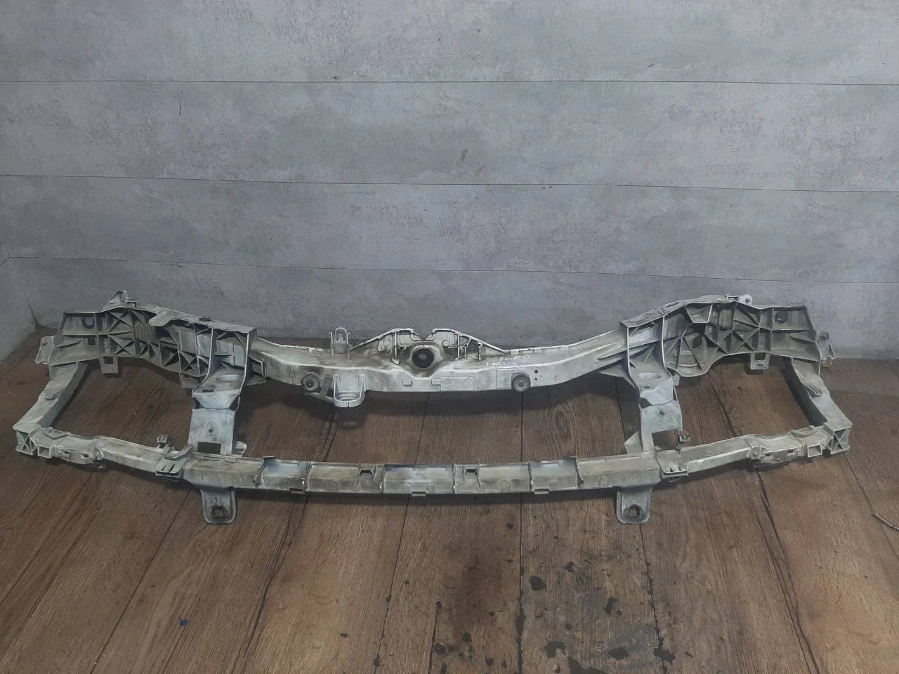 передняя панель (телевизор) Ford Focus 2