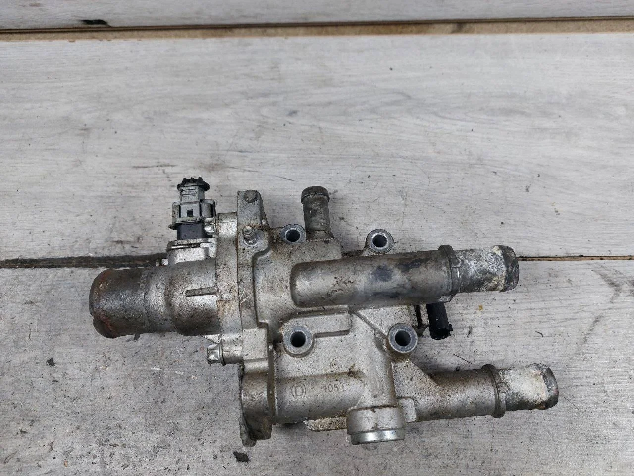 корпус термостата Chevrolet Cruze J300