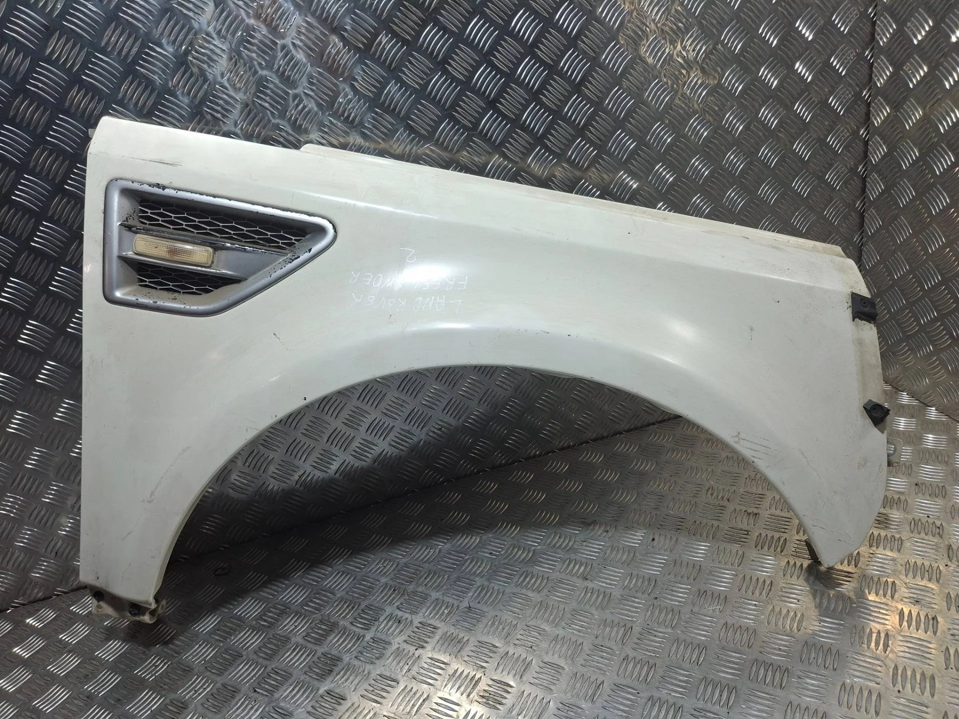 крыло правое Land Rover Freelander 2   белый