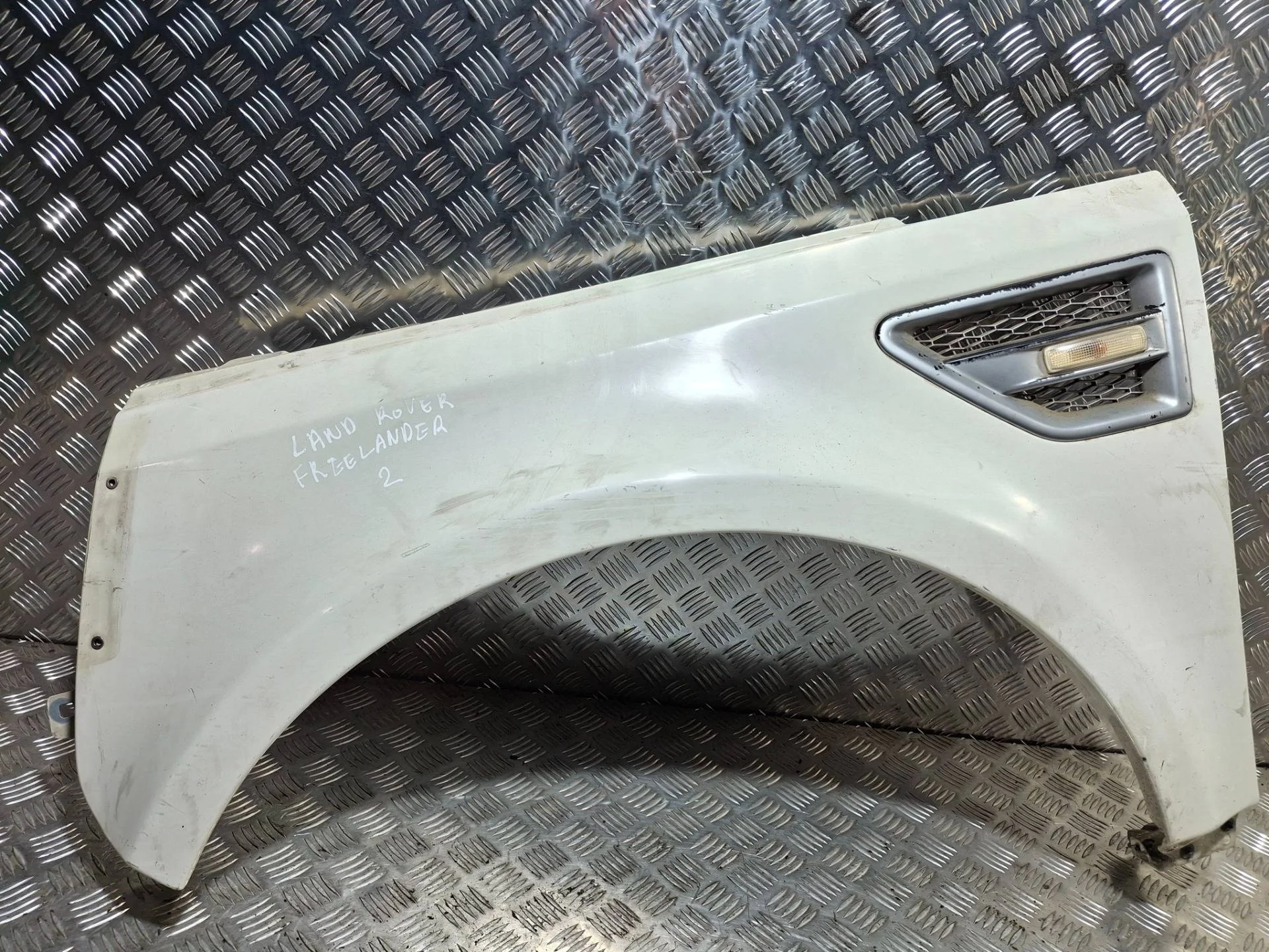 крыло левое Land Rover Freelander 2   белый