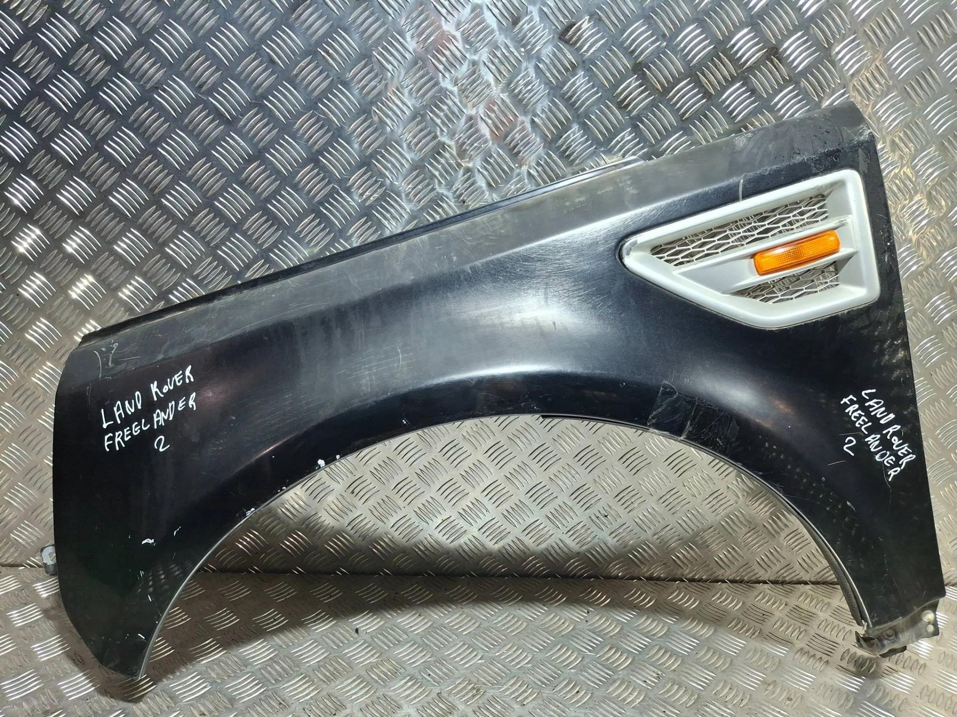 крыло левое Land Rover Freelander 2   черный
