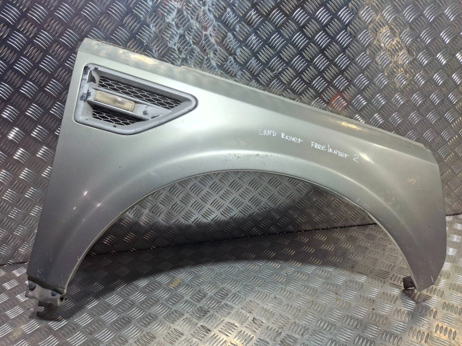 крыло правое Land Rover Freelander 2   серый