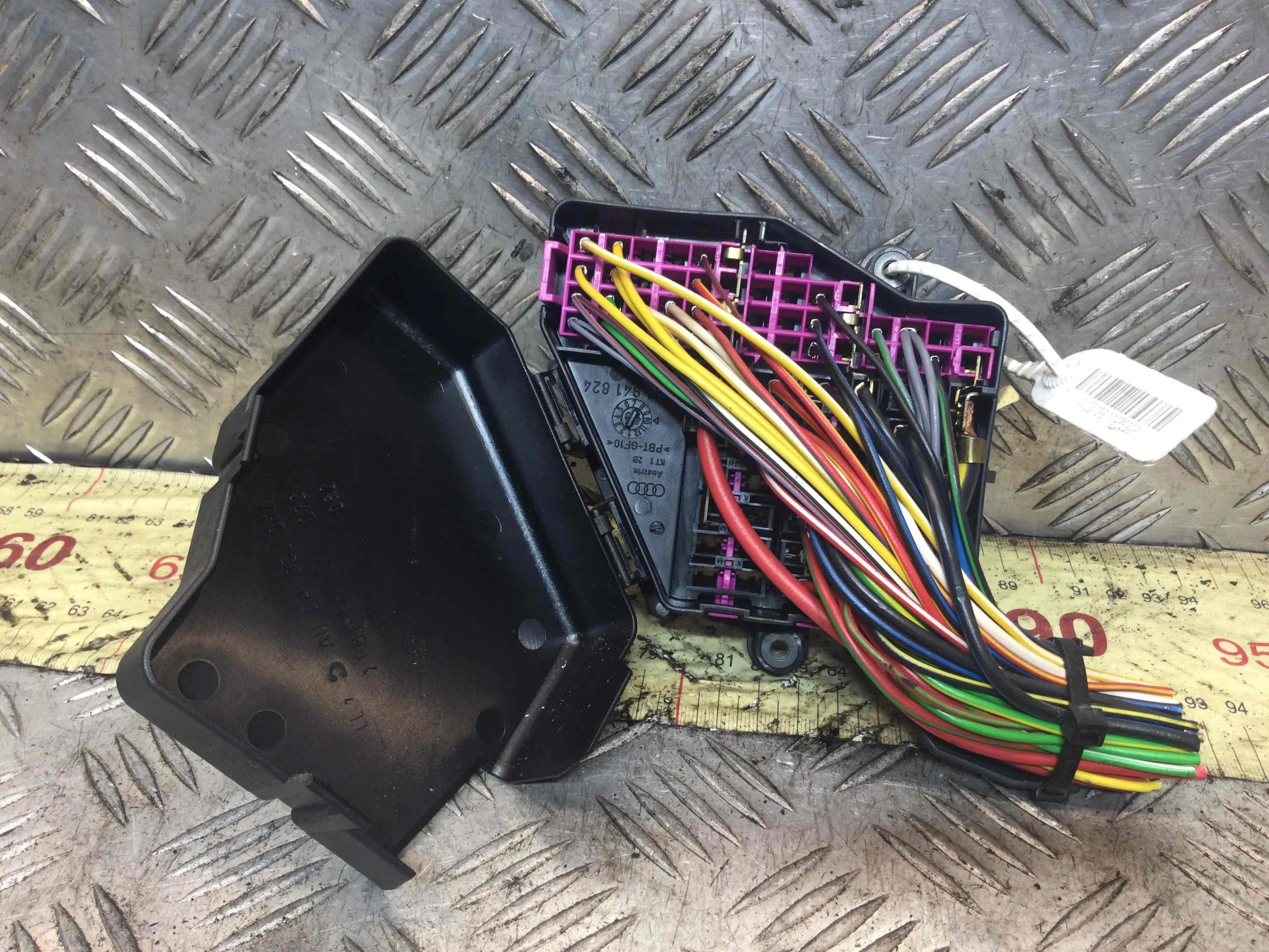 Блок предохранителей Volkswagen Passat B5 (1996-2000) бензин 1.6 i Механика Универсал