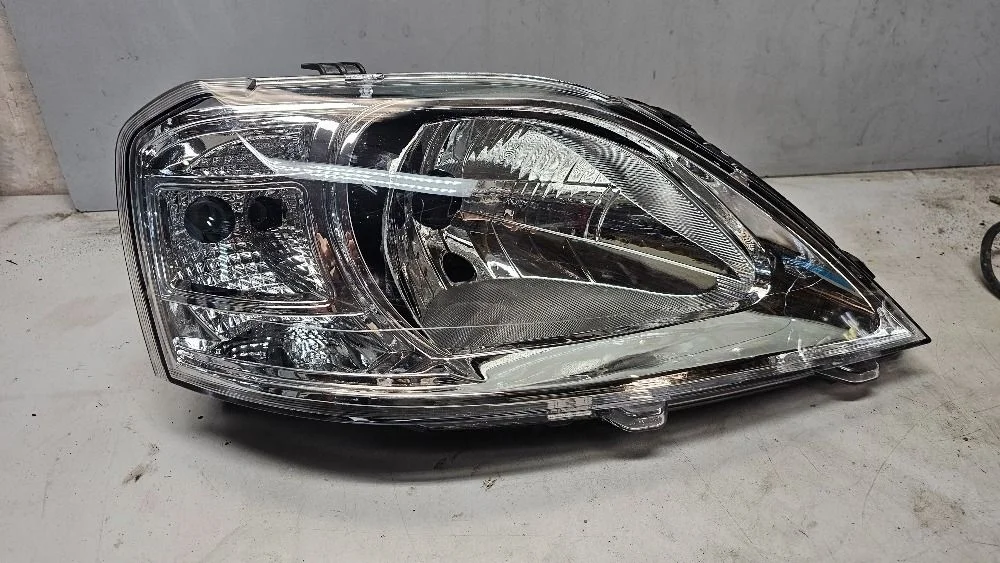 Фара правая ВАЗ (LADA) Largus I (2012—2021)