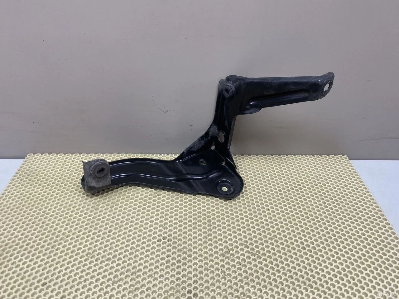 Кронштейн интеркулера передний левый audi a6 c6 4f