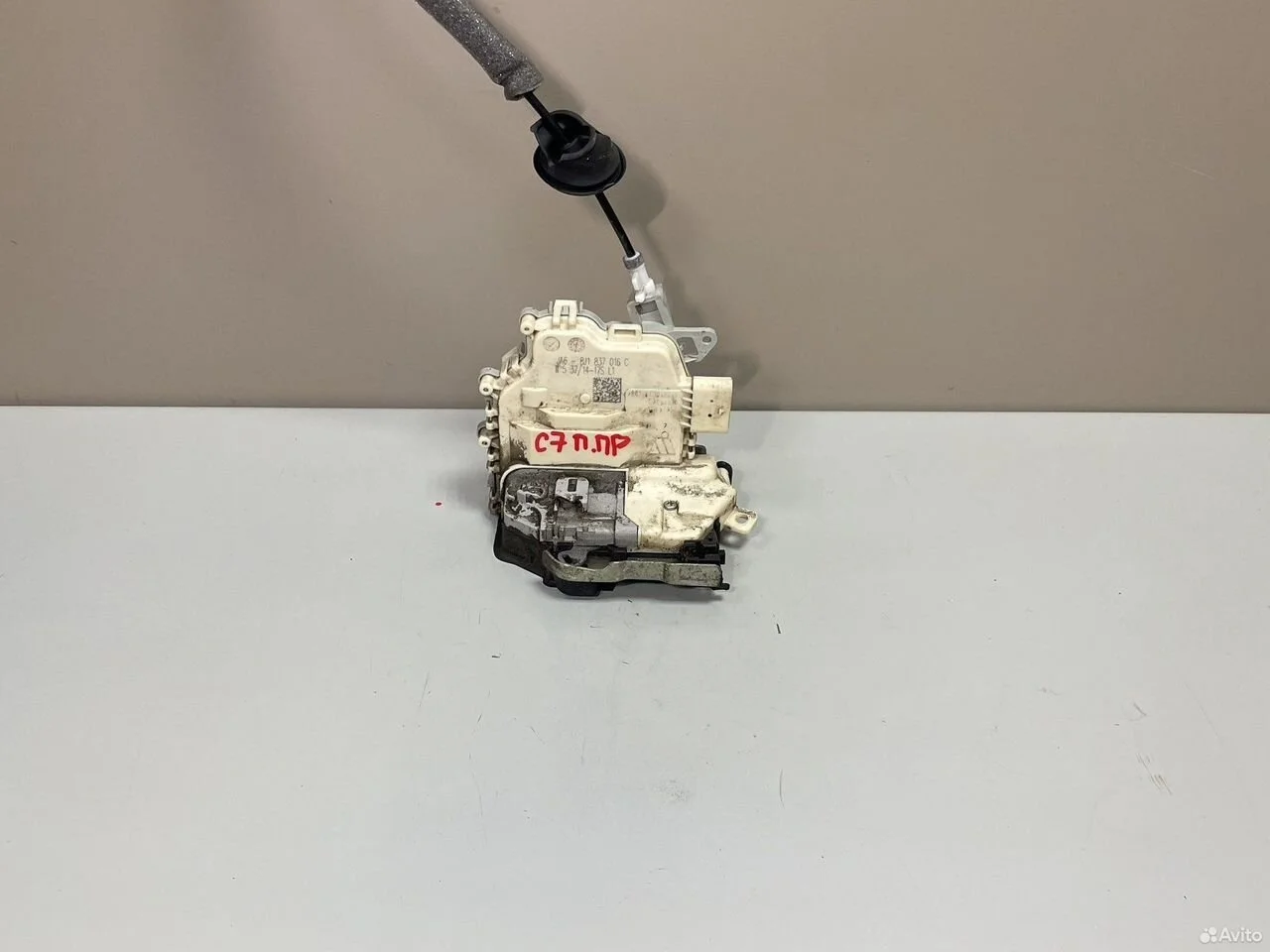 Замок передний правый 8j1837016c audi a4 b8 q5 8r