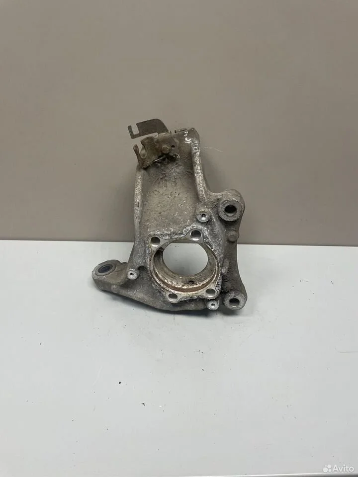 Кулак передний правый volkswagen passat b6