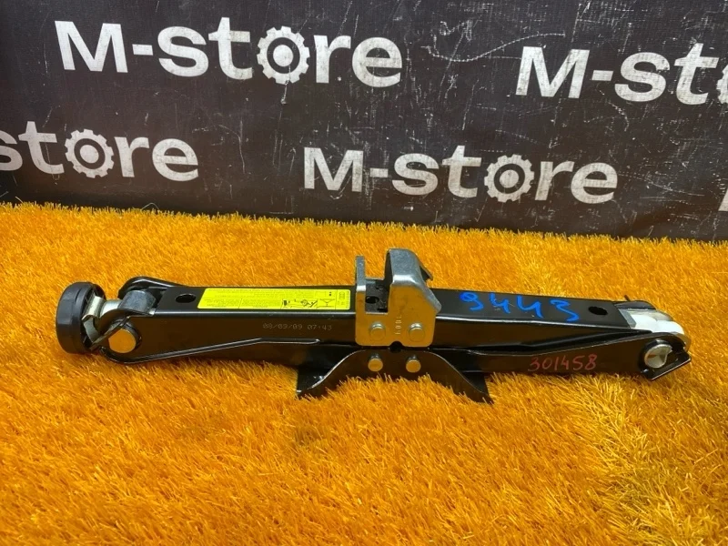 Домкрат Audi A4 2009 8K0011031D B8/8K CDNC