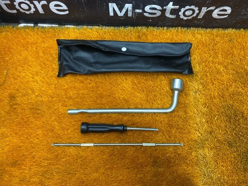 Набор инструментов Audi A4 2009 8N0012219 B8/8K CDHB