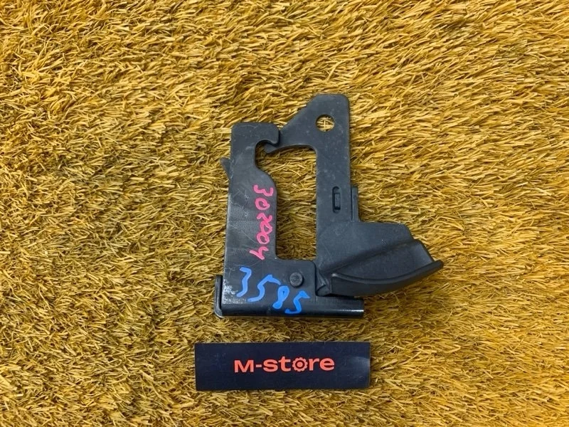 Замок капота Mercedes-Benz C-Class 2010 A2048800064 W204 271.860