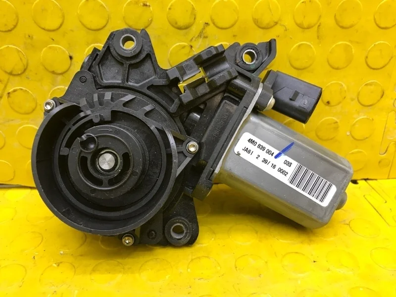 Доводчик двери AUDI Q7 2016 4F0837059 4MB CVM 011869, задний правый