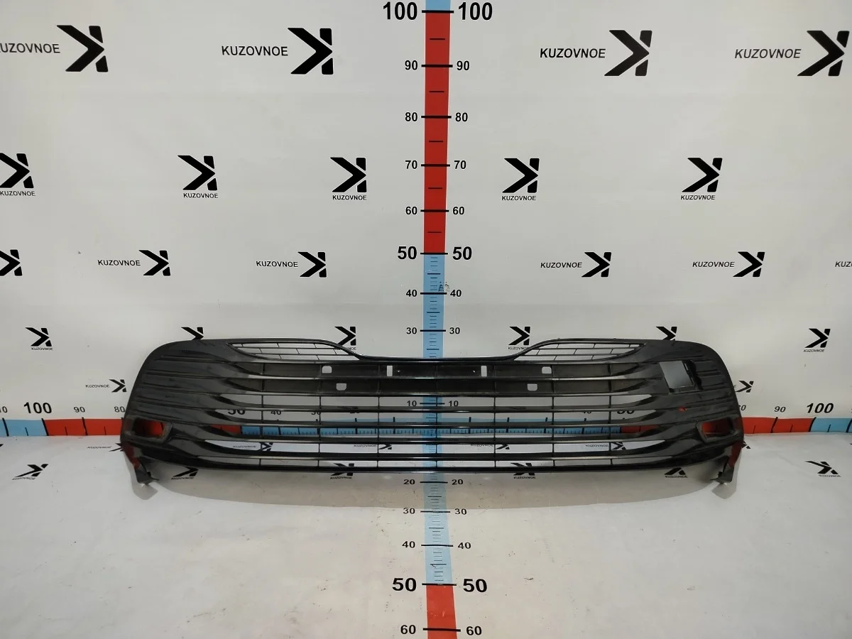Решетка в бампер Toyota Camry 2018- XV70