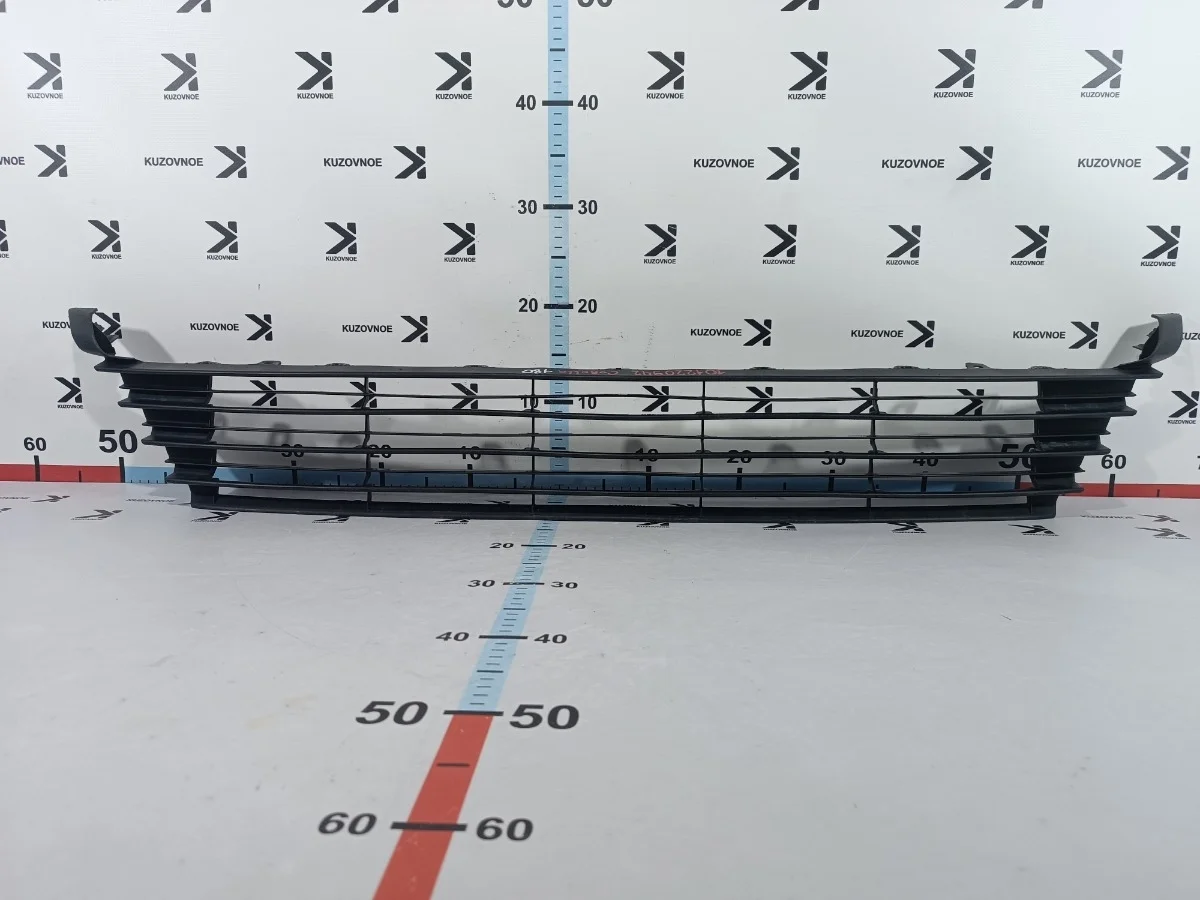 Решетка в бампер Toyota Corolla 2013-2018 E180