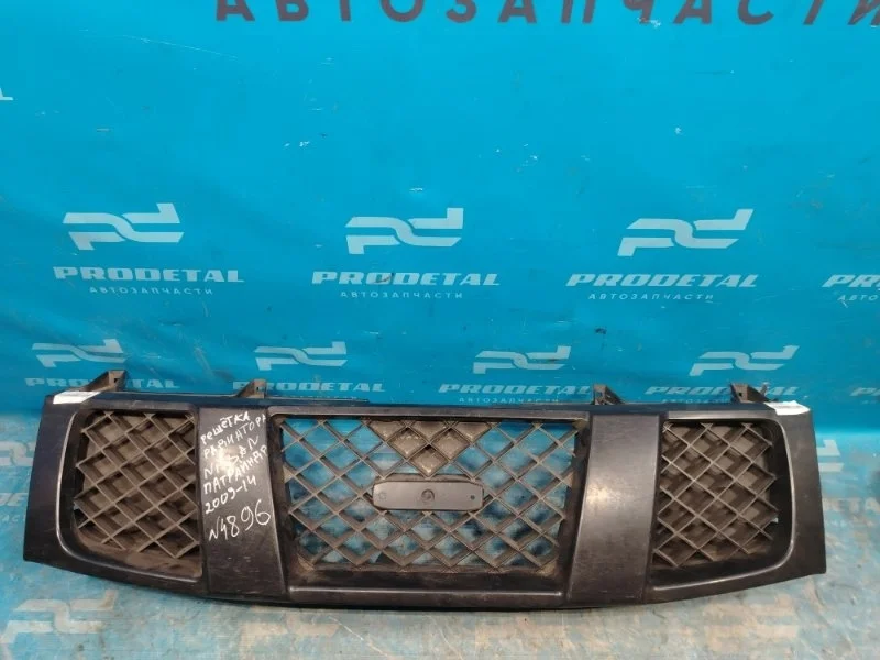 Решетка радиатора Nissan Pathfinder R51 2004-2009