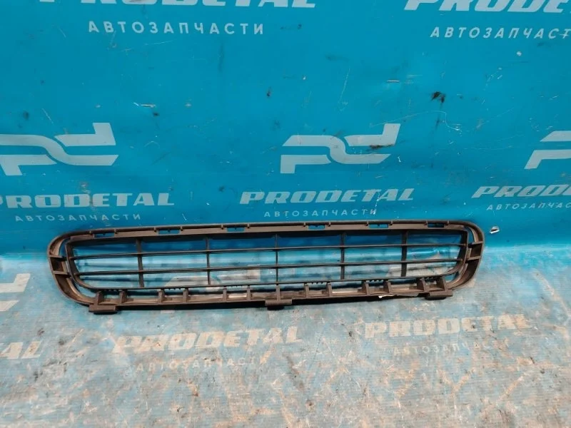 Решетка в бампер передняя Toyota Camry V40