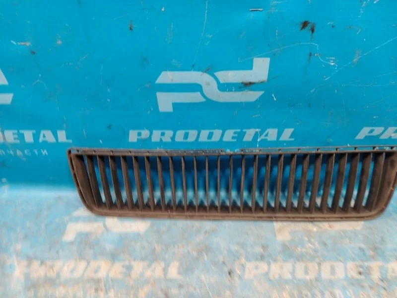 Решетка в бампер передняя Skoda Octavia A4