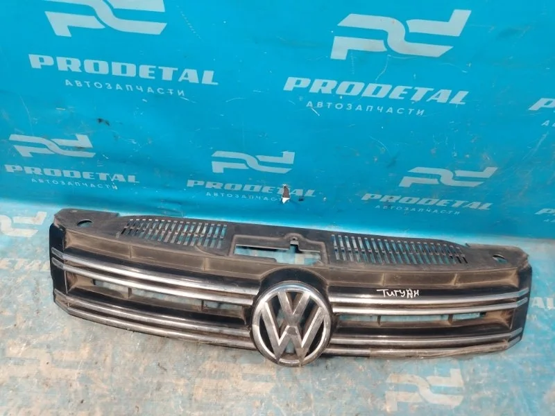 Решетка радиатора Volkswagen Tiguan 2011-2017