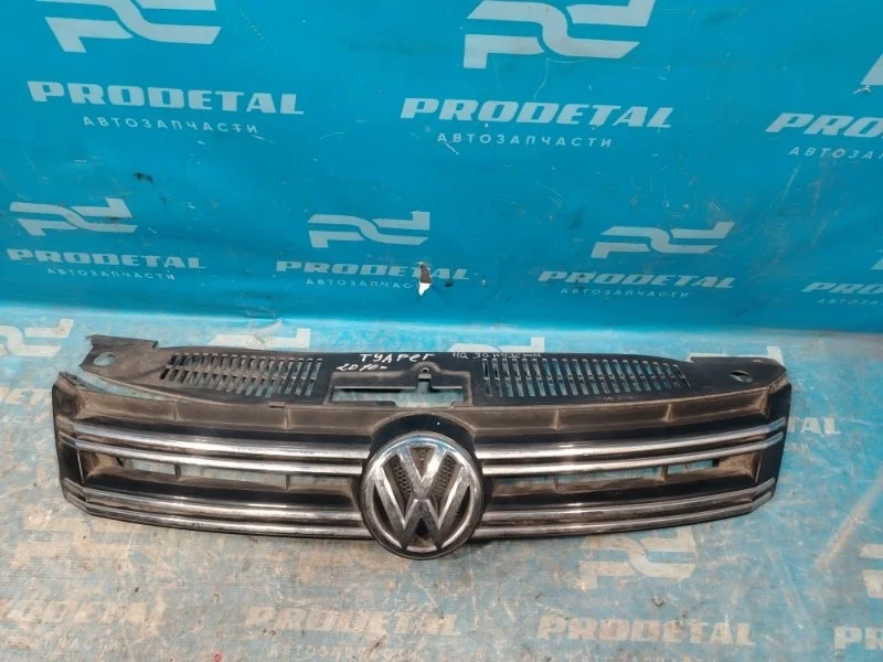 Решетка радиатора Volkswagen Touareg 2010-2014