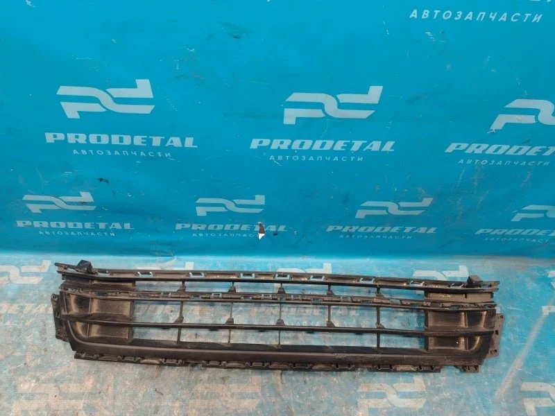Решетка в бампер передняя Volkswagen Jetta