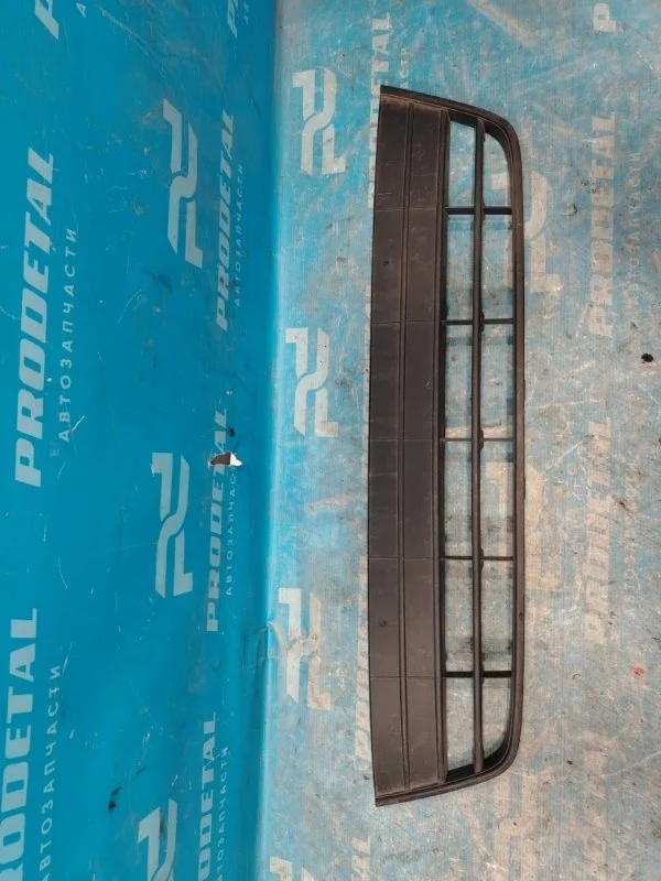 Решетка в бампер передняя Volkswagen Tiguan