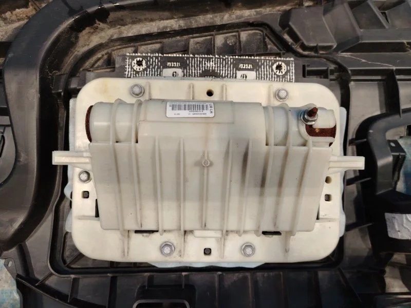 Подушка безопасности в торпедо Renault Fluence