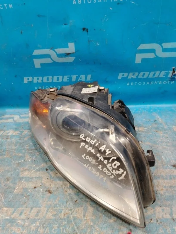 Фара правая Audi A4 B7 2005-2007