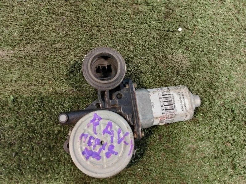 Моторчик стеклоподъемника задний левый Toyota RAV4